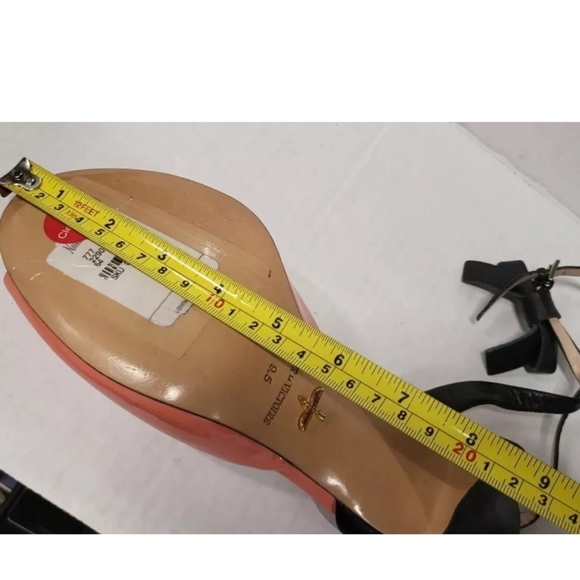 Pour La Victorie Coral Patent Leather Black Bow Sandals Sz 9.5 NEW - Picture 11 of 12